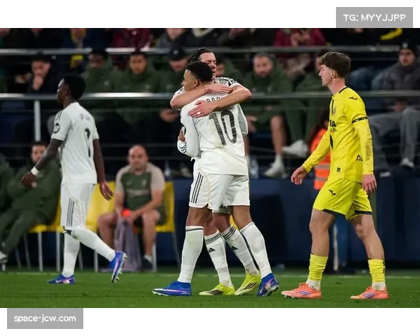 西甲榜首大战实时：巴塞罗那半场1-0领先皇马，维尼修斯频繁冲击左路